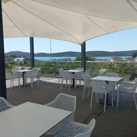 アパート Mobilhome Maja ピロヴァッツ